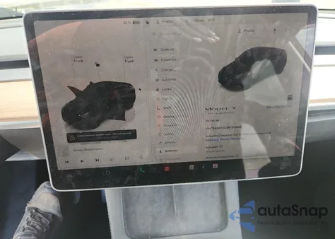 2024 Tesla Model Y z USA, uszkodzony, nr VIN 7SAYGDED3RF208845